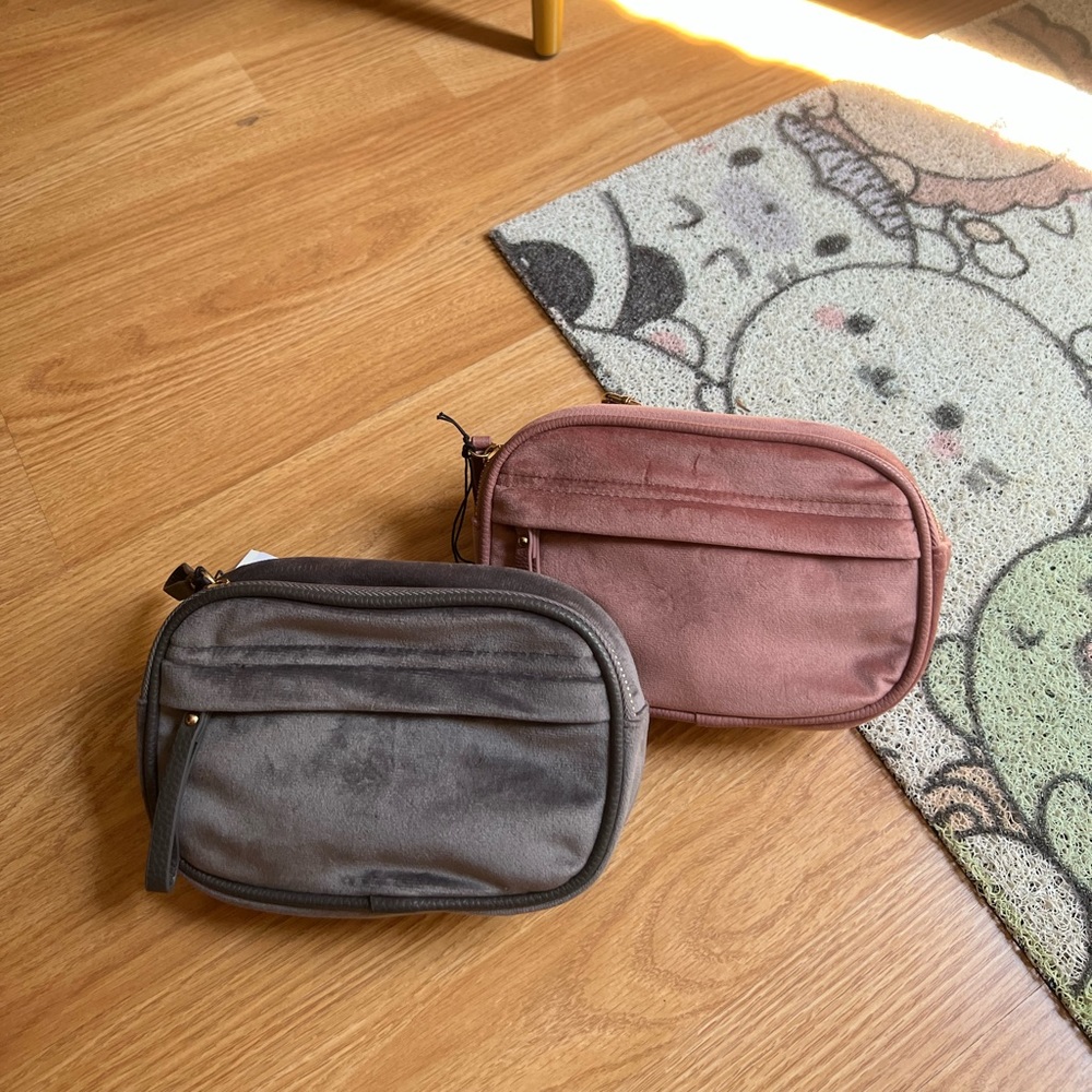 Brand New Indigo velvet waist bag, only has gray colour now.$8 for one